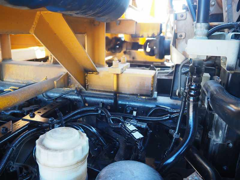 いすゞフォワード新明和ミキサー車3立米電動スランプガード|中古トラックの販売・買取・査定のアイナビ