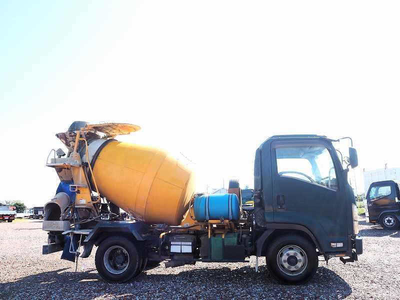 フォワード新明和製ミキサー車3.2立米電動スランプガード|中古トラックの販売・買取・査定のアイナビ