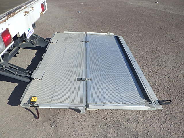 日野令和1年☆中間ワイド4tアルミウイング☆格納ゲート付|中古トラックの販売・買取・査定のアイナビ