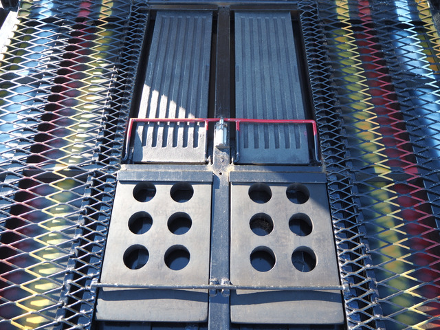 日野レンジャー車載車レクサス仕様キャリアカー|中古トラックの販売・買取・査定のアイナビ