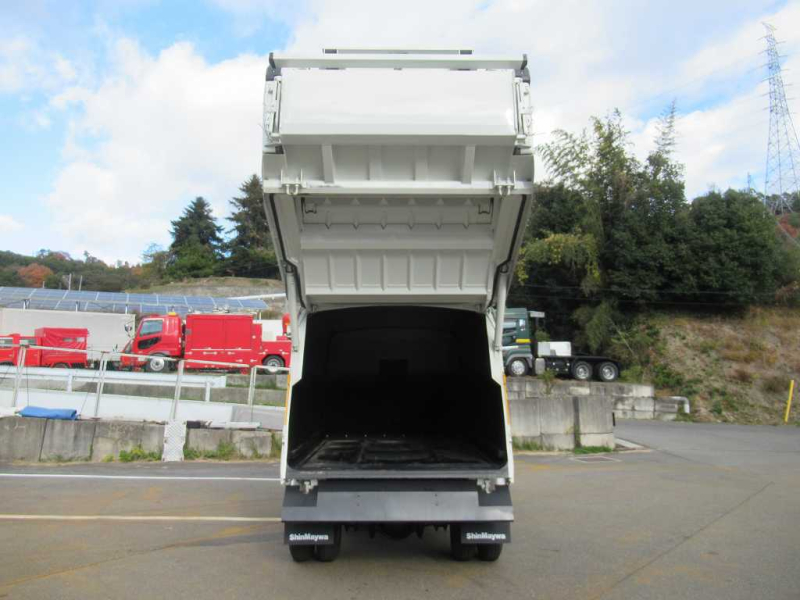 新明和 G-PX プレスパッカー 容量8.4立米 最大積載量2600㎏|中古トラックの販売・買取・査定のアイナビ