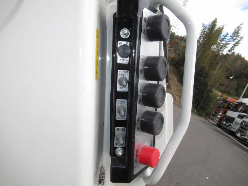 新明和 G-PX プレスパッカー 容量8.4立米 最大積載量2600㎏|中古トラックの販売・買取・査定のアイナビ