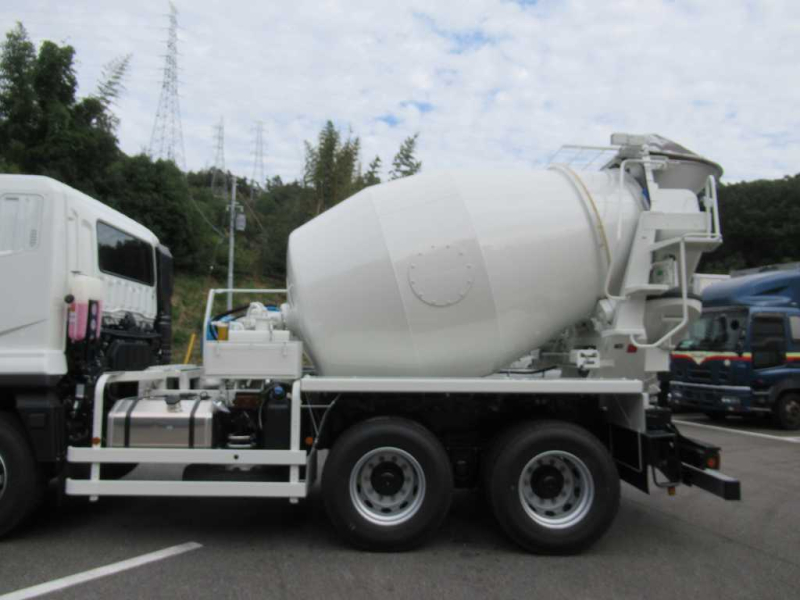 カヤバ ドラム容量8.7立米 最大混合容量.4立米|中古トラックの販売・買取・査定のアイナビ