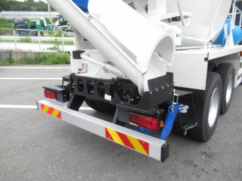 カヤバ ドラム容量8.7立米 最大混合容量.4立米|中古トラックの販売・買取・査定のアイナビ