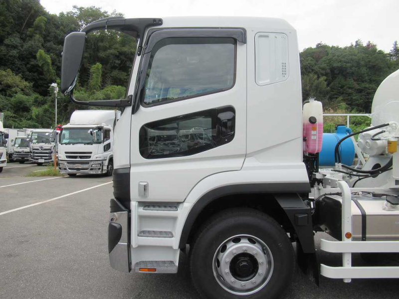 カヤバ ドラム容量8.7立米 最大混合容量.4立米|中古トラックの販売・買取・査定のアイナビ