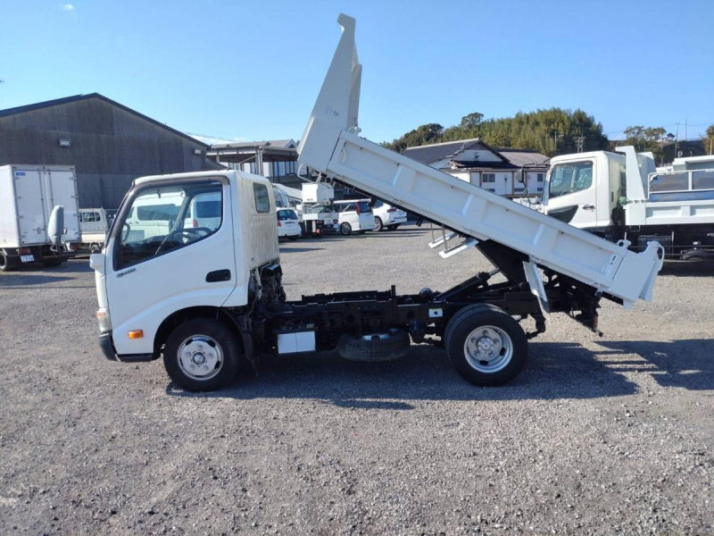 日野自動車デュトロ 2tダンプ 全低床 オートマ車|中古トラックの販売・買取・査定のアイナビ