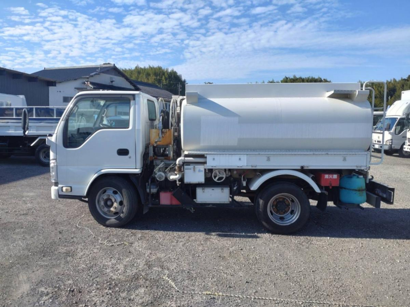 いすゞエルフ タンクローリー 2層4KL 消防書類有り AT車|中古トラックの販売・買取・査定のアイナビ
