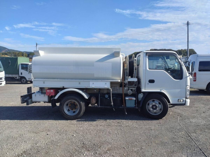 いすゞエルフ タンクローリー 2層4KL 消防書類有り AT車|中古トラックの販売・買取・査定のアイナビ