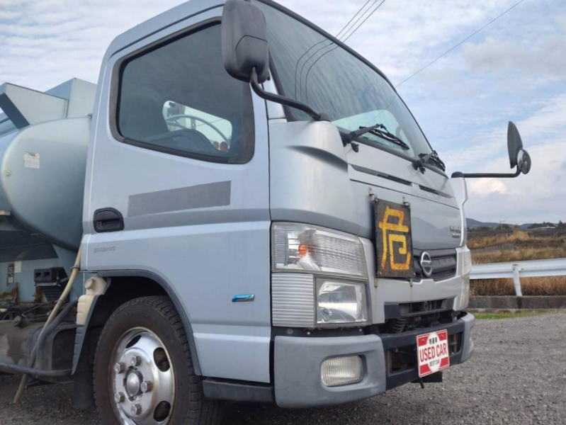 日産アトラス タンクローリー 2層3.75KL 消防書類有り|中古トラックの販売・買取・査定のアイナビ