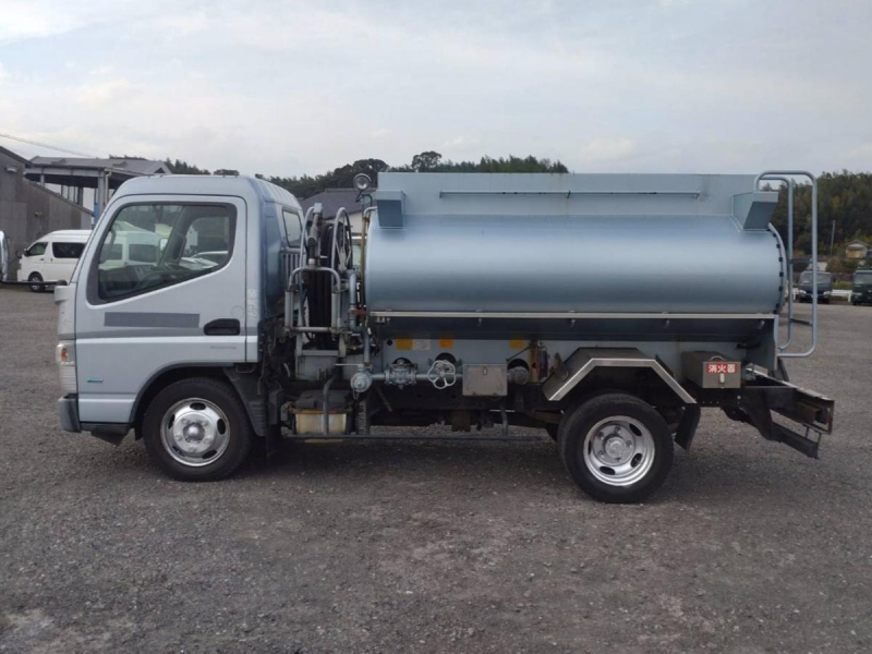 日産アトラス タンクローリー 2層3.75KL 消防書類有り|中古トラックの販売・買取・査定のアイナビ