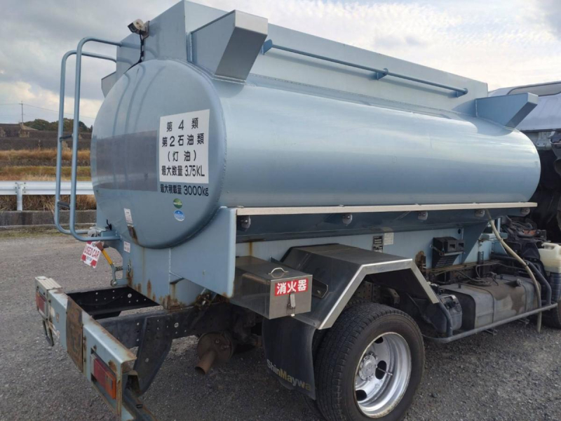 日産アトラス タンクローリー 2層3.75KL 消防書類有り|中古トラックの販売・買取・査定のアイナビ