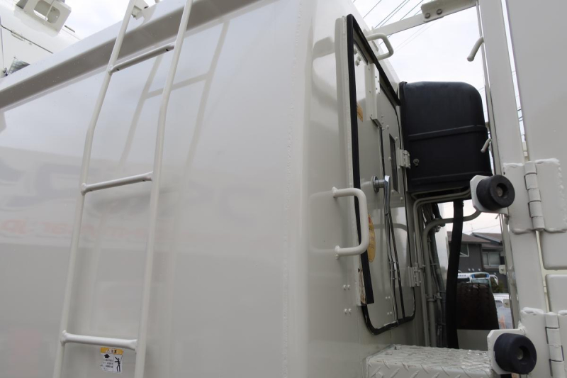 プレス式パッカー車 極東製6.2立米|中古トラックの販売・買取・査定のアイナビ