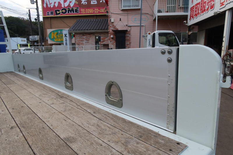 ワイド超ロング3段クレーンラジコン付きセルフ|中古トラックの販売・買取・査定のアイナビ