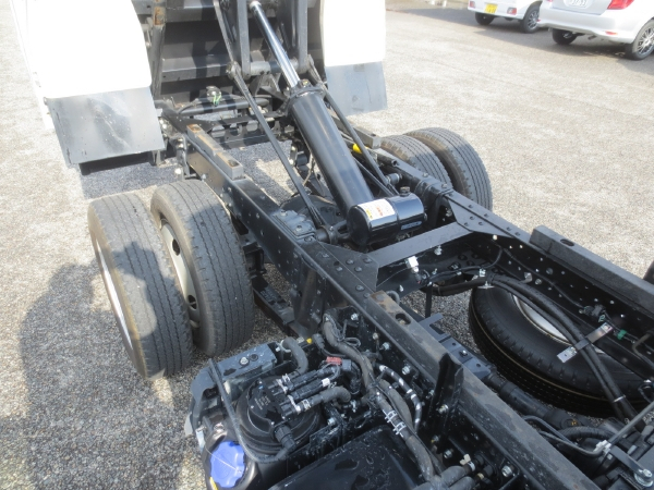 いすゞエルフフルフラットローダンプ|中古トラックの販売・買取・査定のアイナビ