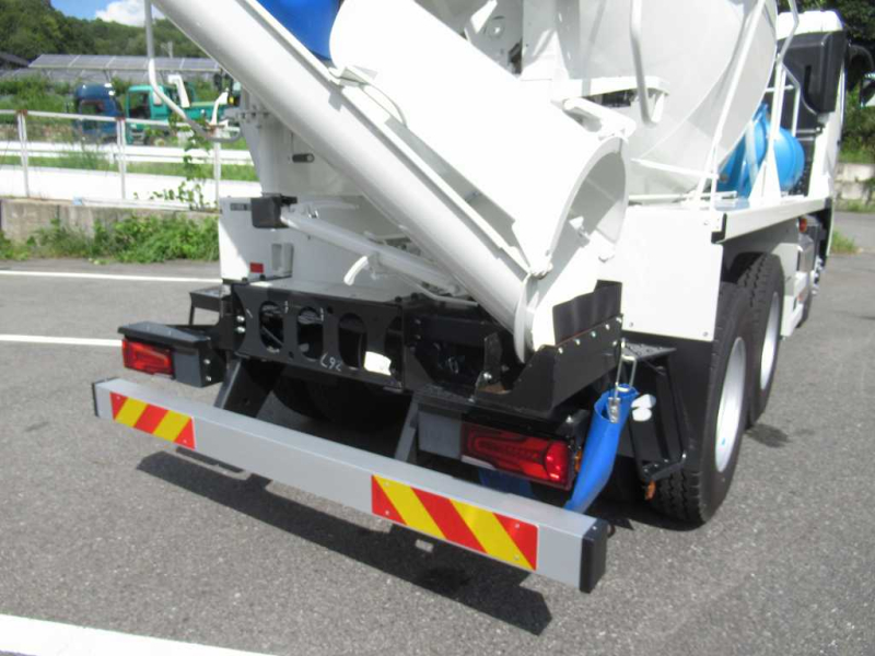 カヤバ ドラム容量8.7立米 最大混合容量4.4立米 電動カバー|中古トラックの販売・買取・査定のアイナビ