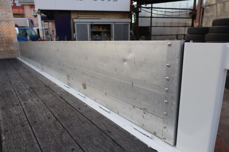 標準ロング平ボディー アルミブロック 積載3000kg|中古トラックの販売・買取・査定のアイナビ