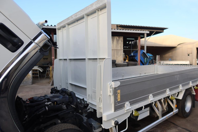 標準ロング平ボディー アルミブロック 積載3000kg|中古トラックの販売・買取・査定のアイナビ