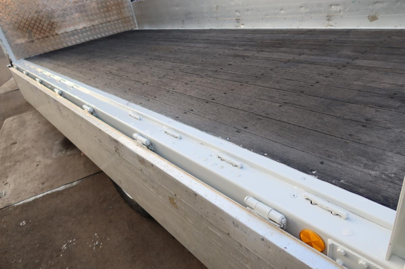 標準ロング平ボディー アルミブロック 積載3000kg|中古トラックの販売・買取・査定のアイナビ