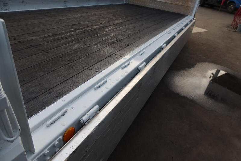 標準ロング平ボディー アルミブロック 積載3000kg|中古トラックの販売・買取・査定のアイナビ