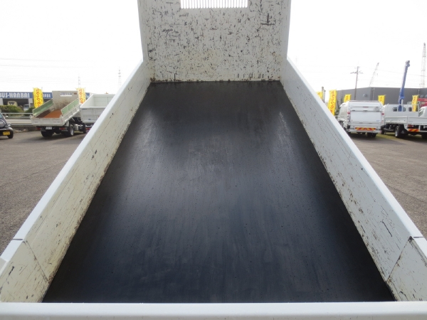 いすゞエルフフルフラットローダンプ|中古トラックの販売・買取・査定のアイナビ