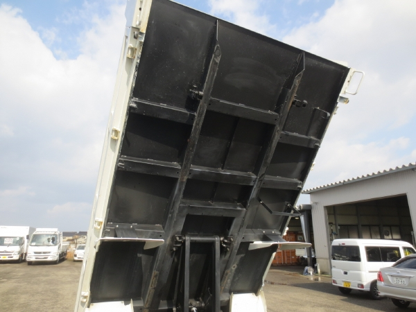 いすゞエルフフルフラットローダンプ|中古トラックの販売・買取・査定のアイナビ