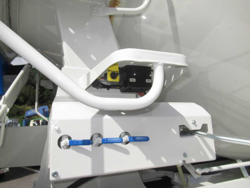 カヤバ ドラム容量8.7立米 最大混合容量4.4立米 電動カバー|中古トラックの販売・買取・査定のアイナビ