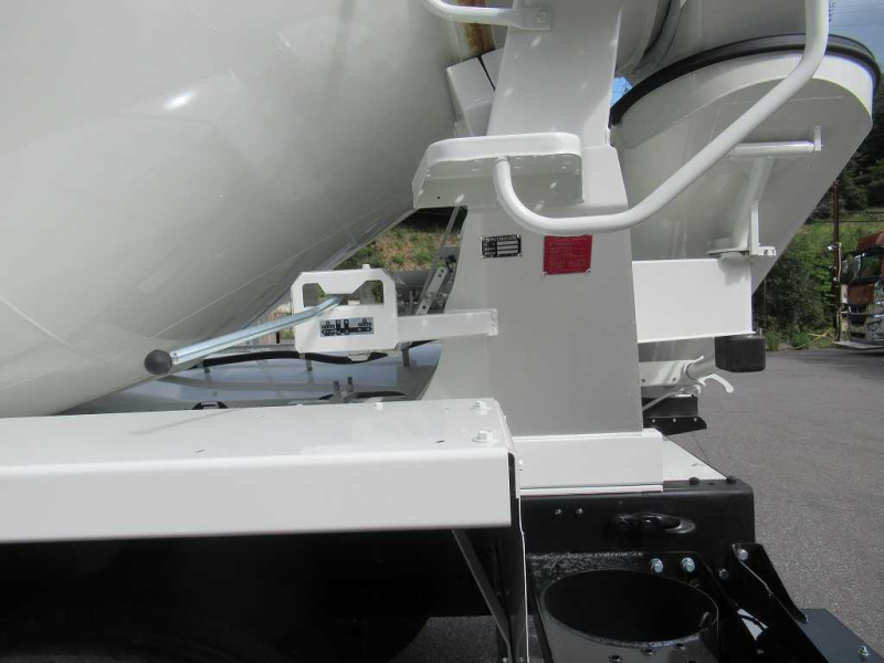 カヤバ ドラム容量8.7立米 最大混合容量4.4立米 電動カバー|中古トラックの販売・買取・査定のアイナビ