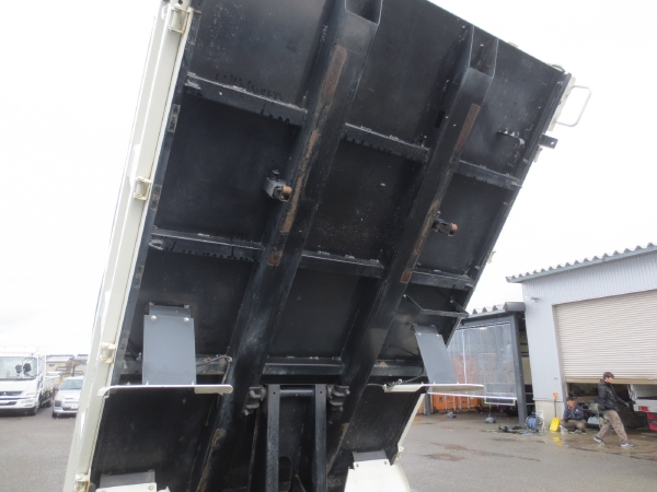 日野デュトロ全低床ダンプ|中古トラックの販売・買取・査定のアイナビ