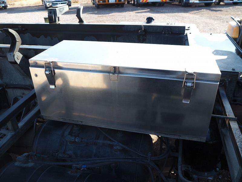 いすゞフォワード汚泥ダンプ汚泥タンクステンレス張り|中古トラックの販売・買取・査定のアイナビ