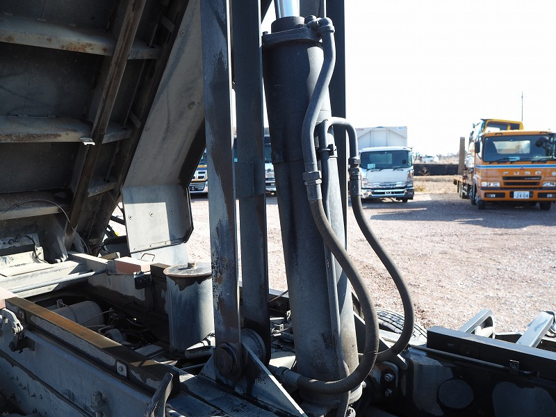 いすゞフォワード汚泥ダンプ汚泥タンクステンレス張り|中古トラックの販売・買取・査定のアイナビ