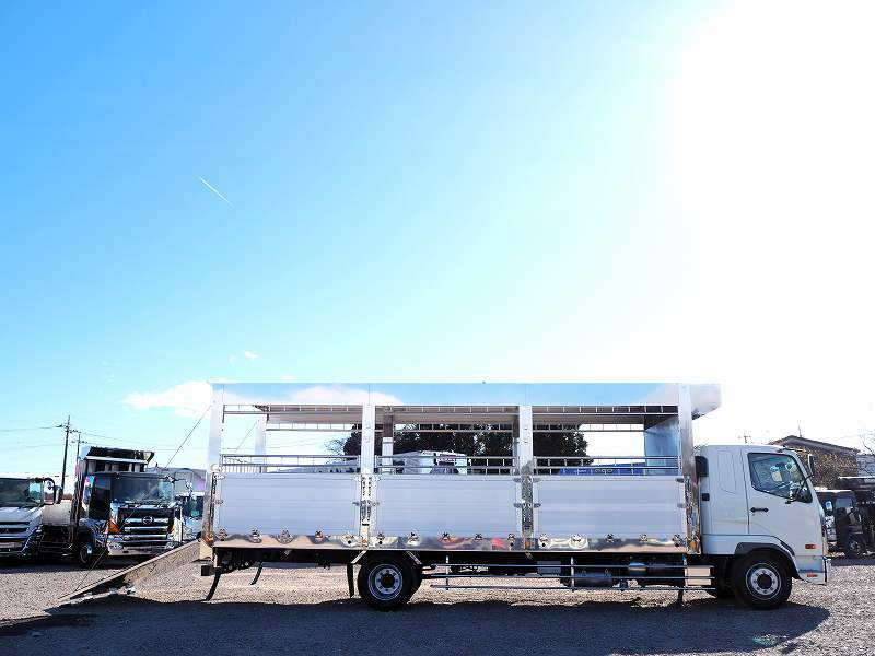 三菱ふそうファイター増トンステンレス造りボディ家畜運搬車|中古トラックの販売・買取・査定のアイナビ