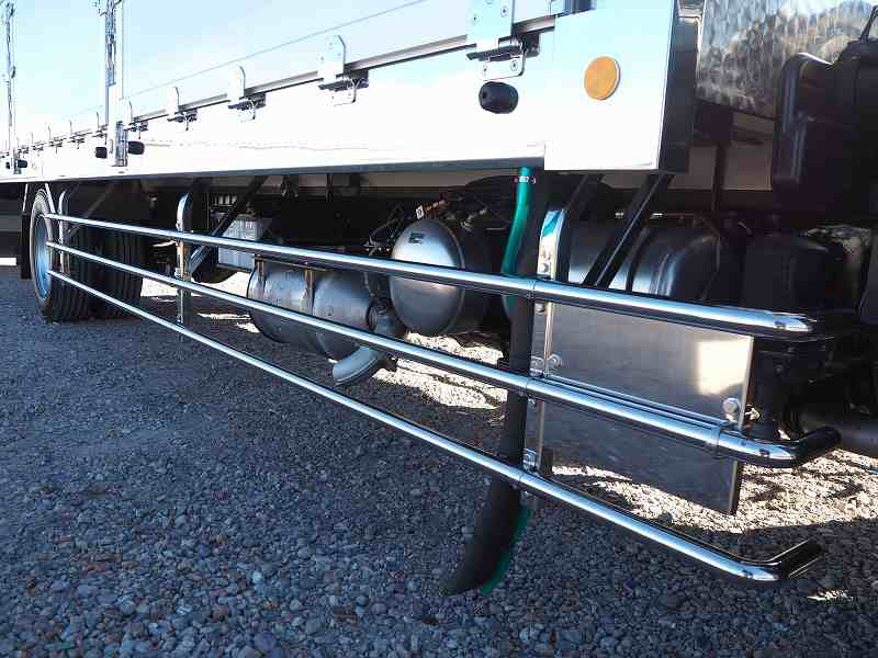 三菱ふそうファイター増トンステンレス造りボディ家畜運搬車|中古トラックの販売・買取・査定のアイナビ