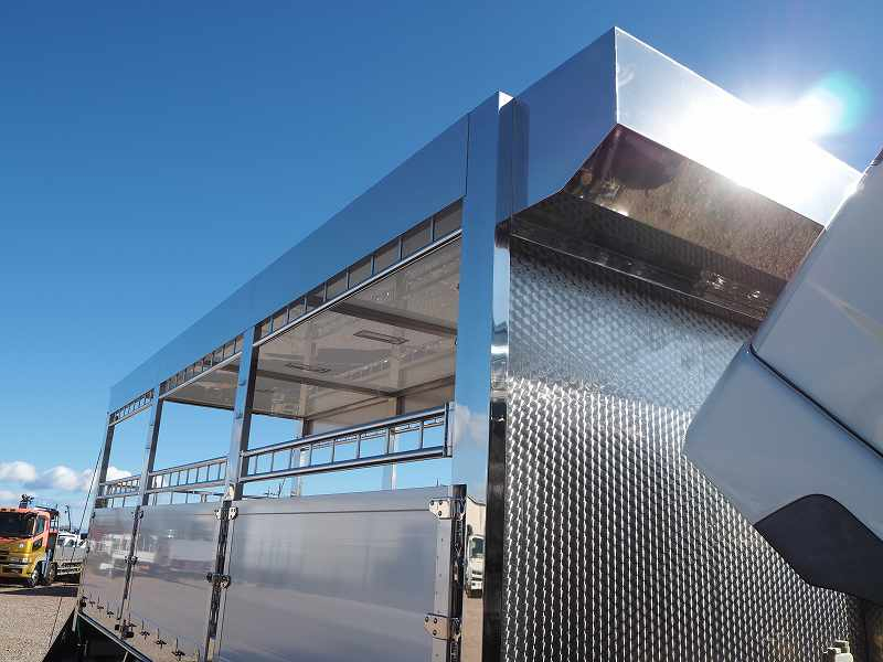 三菱ふそうファイター増トンステンレス造りボディ家畜運搬車|中古トラックの販売・買取・査定のアイナビ