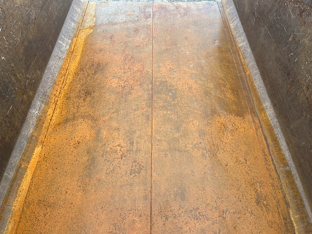 新明和製・4立米★4ナンバー★リア観音扉★5速MT・土砂禁ダンプ|中古トラックの販売・買取・査定のアイナビ