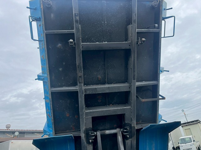 新明和製・4立米★4ナンバー★リア観音扉★5速MT・土砂禁ダンプ|中古トラックの販売・買取・査定のアイナビ