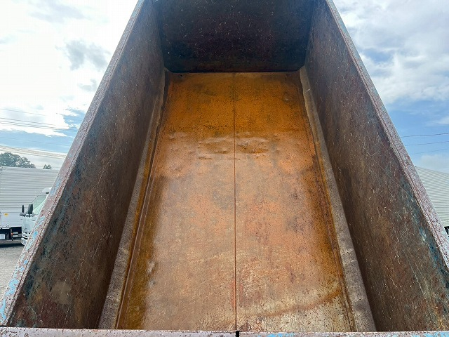 新明和製・4立米★4ナンバー★リア観音扉★5速MT・土砂禁ダンプ|中古トラックの販売・買取・査定のアイナビ