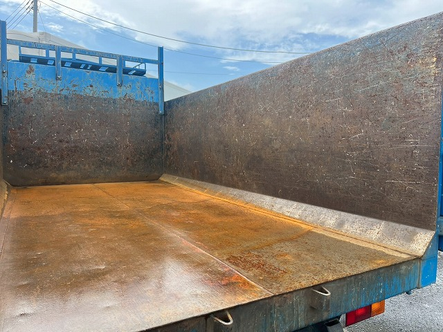 新明和製・4立米★4ナンバー★リア観音扉★5速MT・土砂禁ダンプ|中古トラックの販売・買取・査定のアイナビ