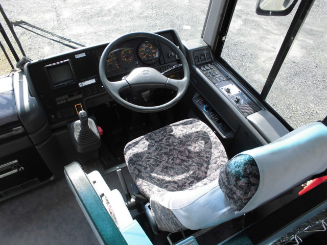 66人乗り 57席 大型バス 自動ドア リクライニングシート|中古トラックの販売・買取・査定のアイナビ