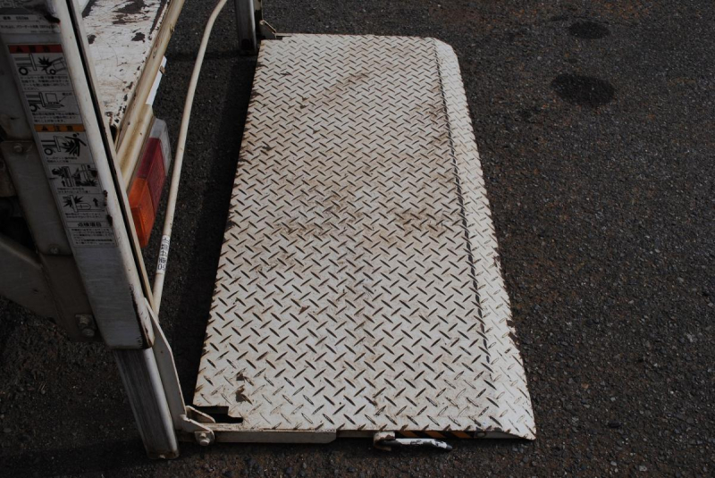 H20 デリカトラック 平ボディ垂直PG 積載1t|中古トラックの販売・買取・査定のアイナビ