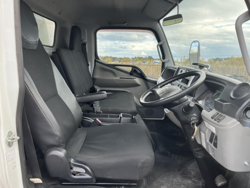 平成29年キャンターワイドロングアルミバン準中型対応|中古トラックの販売・買取・査定のアイナビ