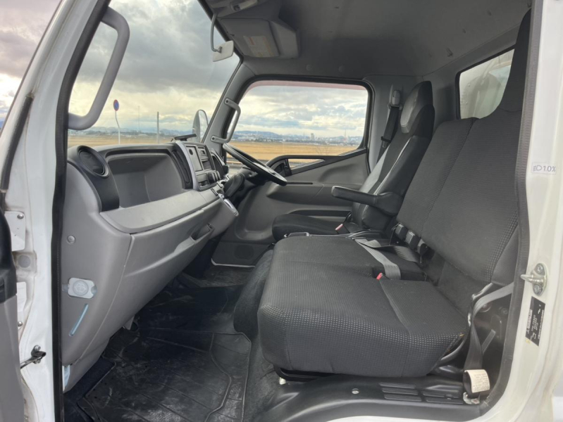 平成29年キャンターワイドロングアルミバン準中型対応|中古トラックの販売・買取・査定のアイナビ