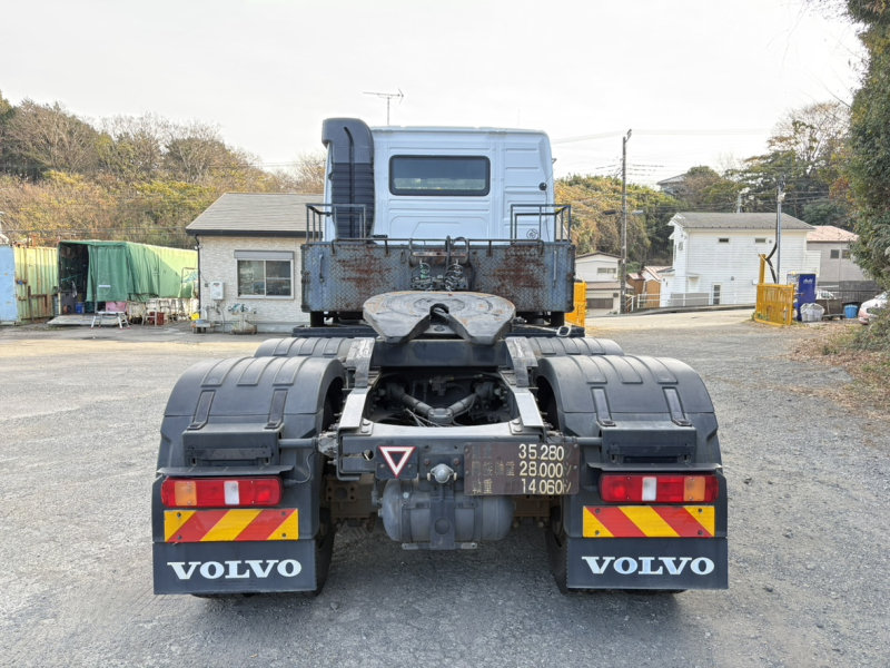 第5輪25t稀少車H26年式、ボルボ、2デフトラクタ|中古トラックの販売・買取・査定のアイナビ