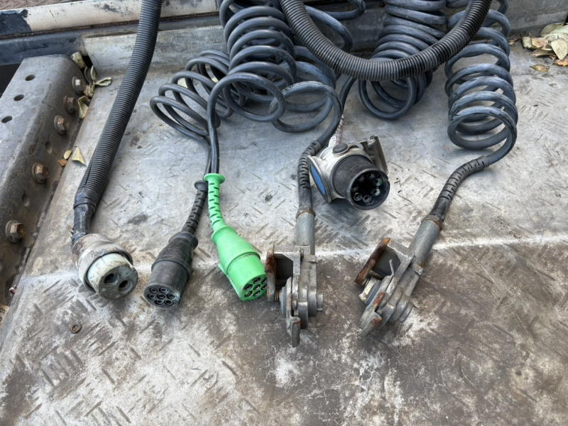 第5輪25t稀少車H26年式、ボルボ、2デフトラクタ|中古トラックの販売・買取・査定のアイナビ