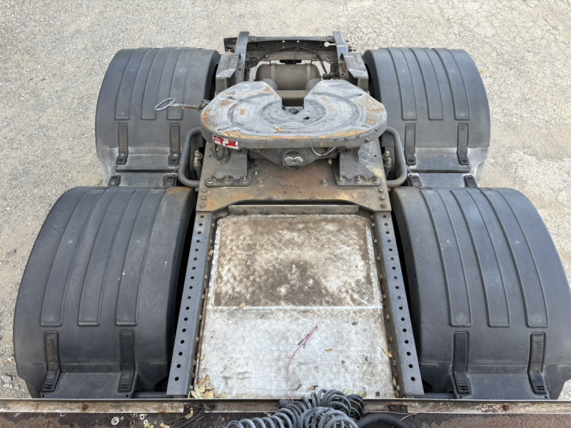 第5輪25t稀少車H26年式、ボルボ、2デフトラクタ|中古トラックの販売・買取・査定のアイナビ