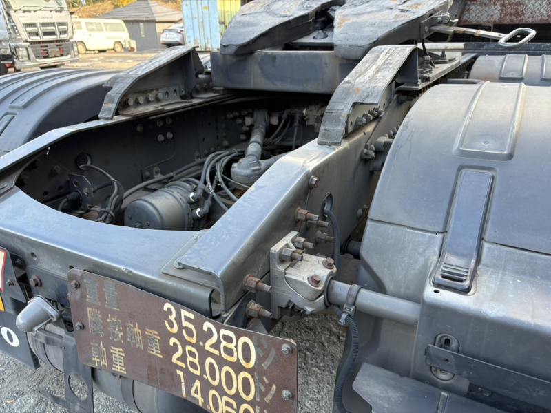 第5輪25t稀少車H26年式、ボルボ、2デフトラクタ|中古トラックの販売・買取・査定のアイナビ