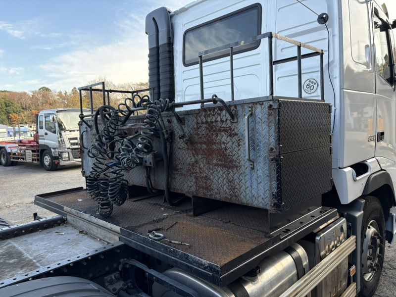 第5輪25t稀少車H26年式、ボルボ、2デフトラクタ|中古トラックの販売・買取・査定のアイナビ