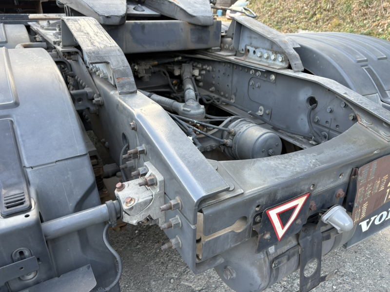 第5輪25t稀少車H26年式、ボルボ、2デフトラクタ|中古トラックの販売・買取・査定のアイナビ