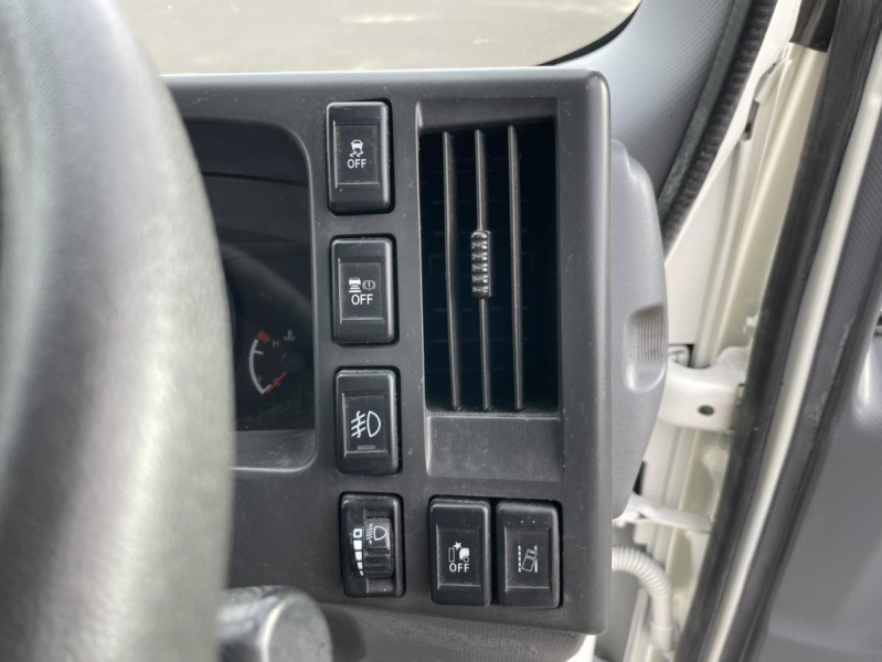 令和1年エルフ4WDワイドロング平ボディー積載3000㎏|中古トラックの販売・買取・査定のアイナビ