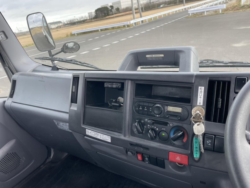 令和1年エルフ4WDワイドロング平ボディー積載3000㎏|中古トラックの販売・買取・査定のアイナビ