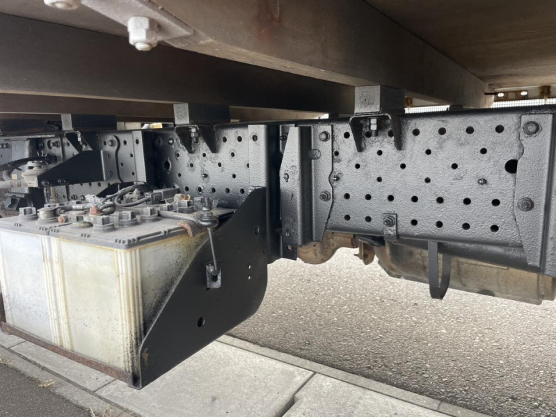 令和1年エルフ4WDワイドロング平ボディー積載3000㎏|中古トラックの販売・買取・査定のアイナビ